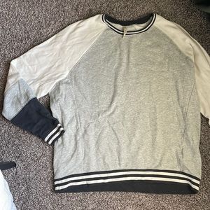 Aeropostale Oversized Sweatshirt. L/XL